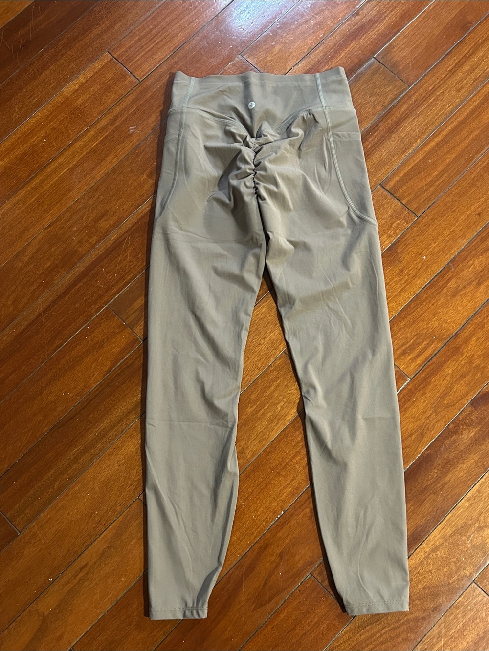 HALARA High-Waist Ruched Back Leggings - Taupe